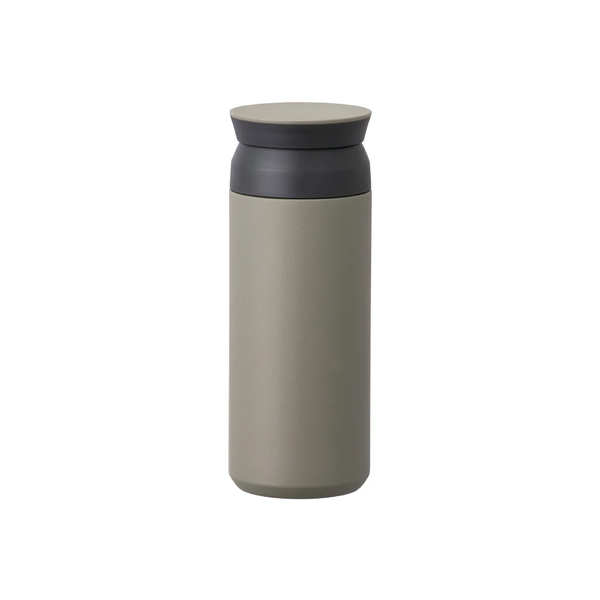 Kinto Travel Tumbler in Olivgrün mit dunklem Schraubdeckel