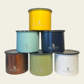 Sechs Airscape Kaffeedosen als Pyramide in Gelb, Weiß, Gelb, Mist, Bronze, Liche, dunkle blau